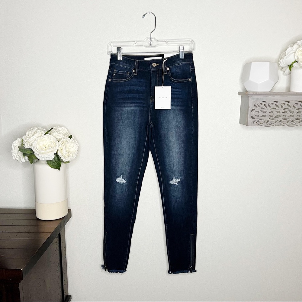 KanCan dark wash zipper ankle skinny jeans with distressed knees size 5